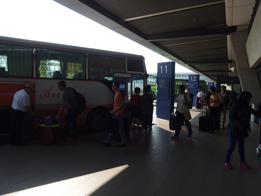 台湾の桃園空港から台北にバス移動する方法
