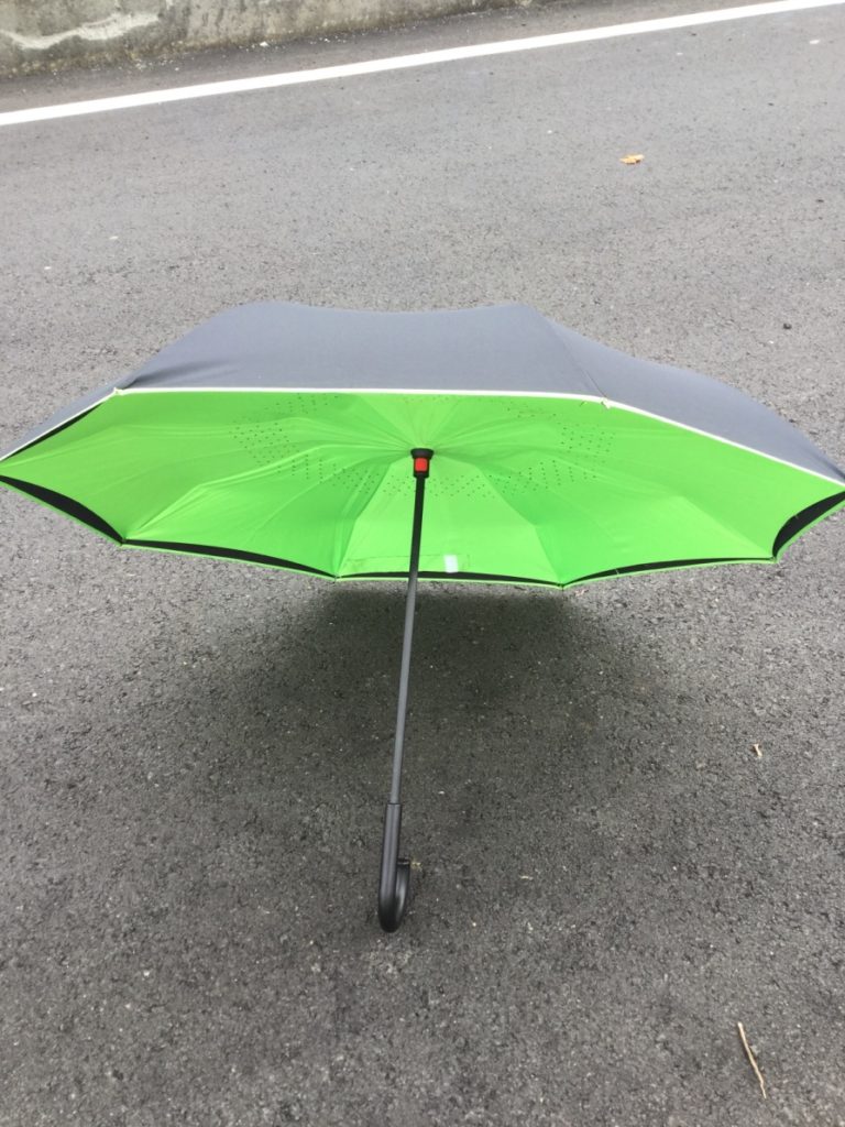台湾で見かける新しいタイプのかさと雨具の購入
